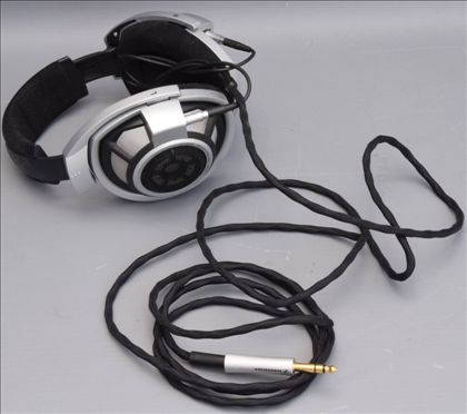 Sennheiser-HD800 ultra-high quality headphones